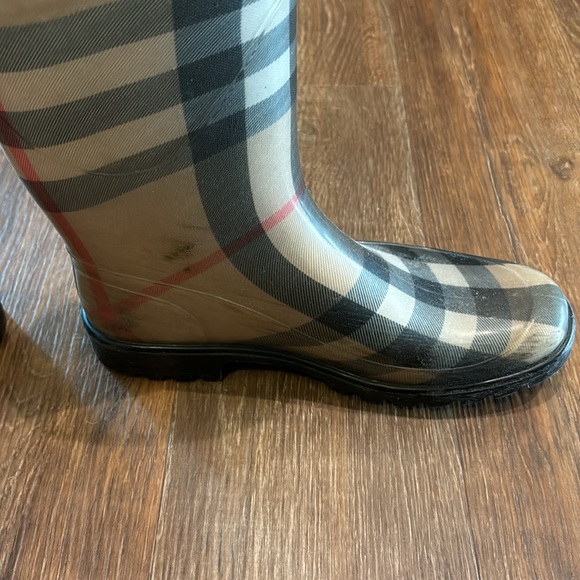 Authentic Burberry Rain Boots. - Picture 4 of 4